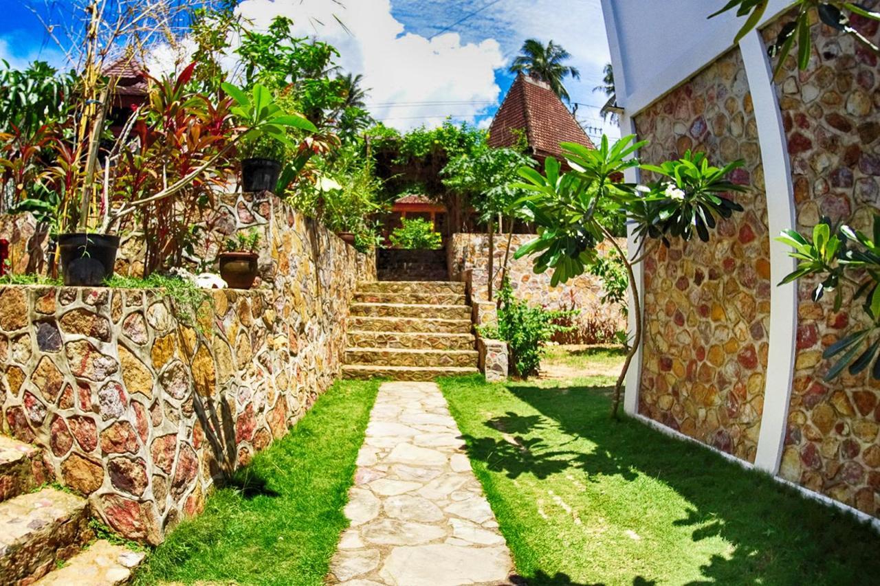 Ayu Hotel Karimunjawa Buitenkant foto