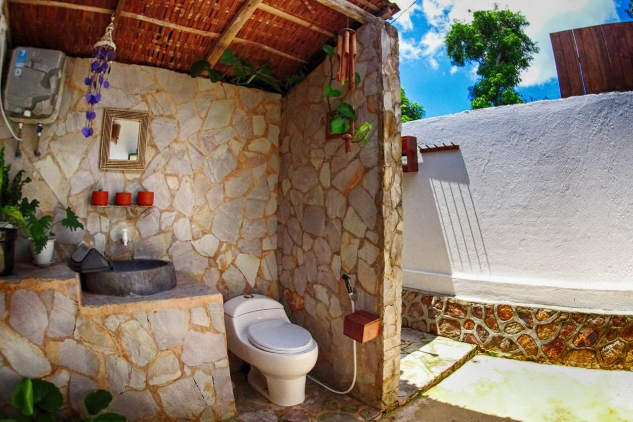 Ayu Hotel Karimunjawa Buitenkant foto