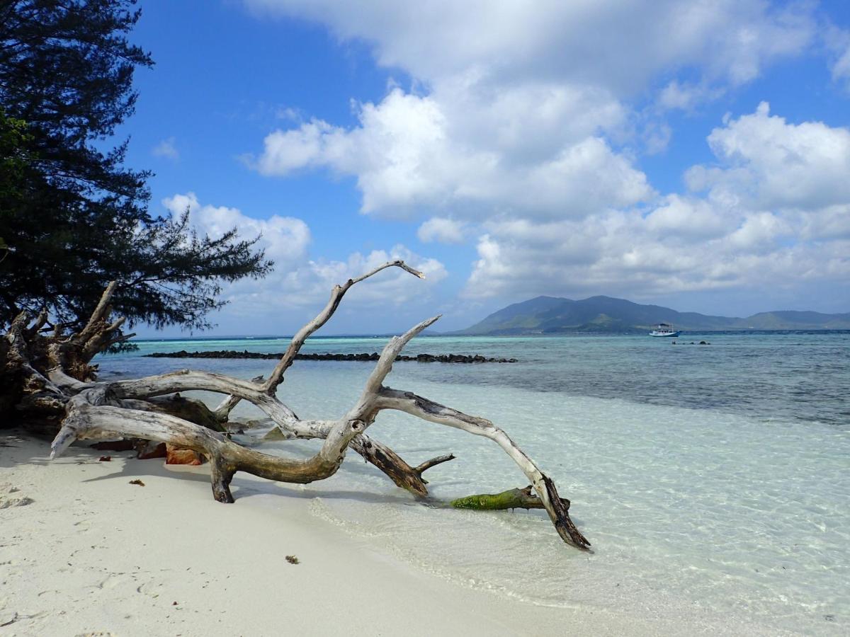 Ayu Hotel Karimunjawa Buitenkant foto