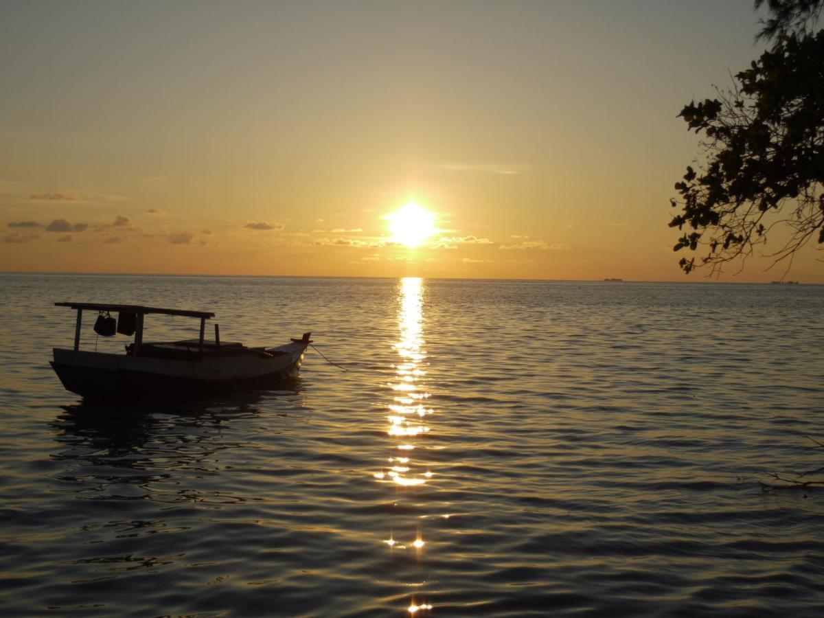 Ayu Hotel Karimunjawa Buitenkant foto