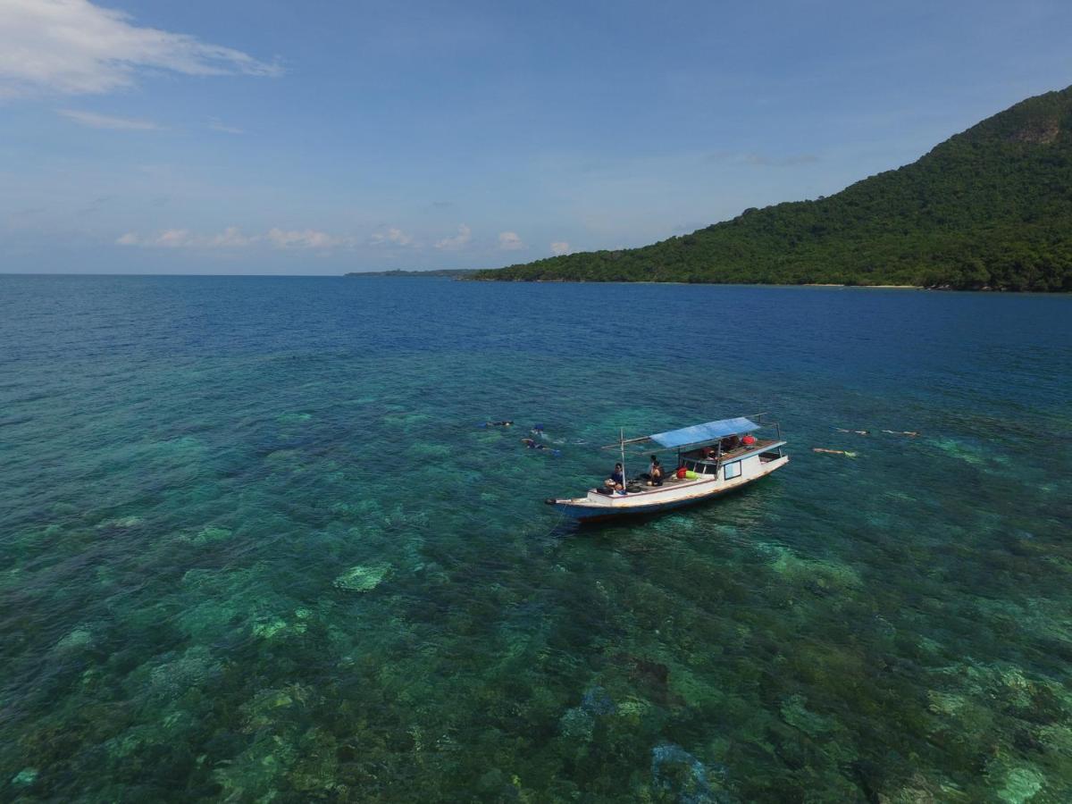 Ayu Hotel Karimunjawa Buitenkant foto