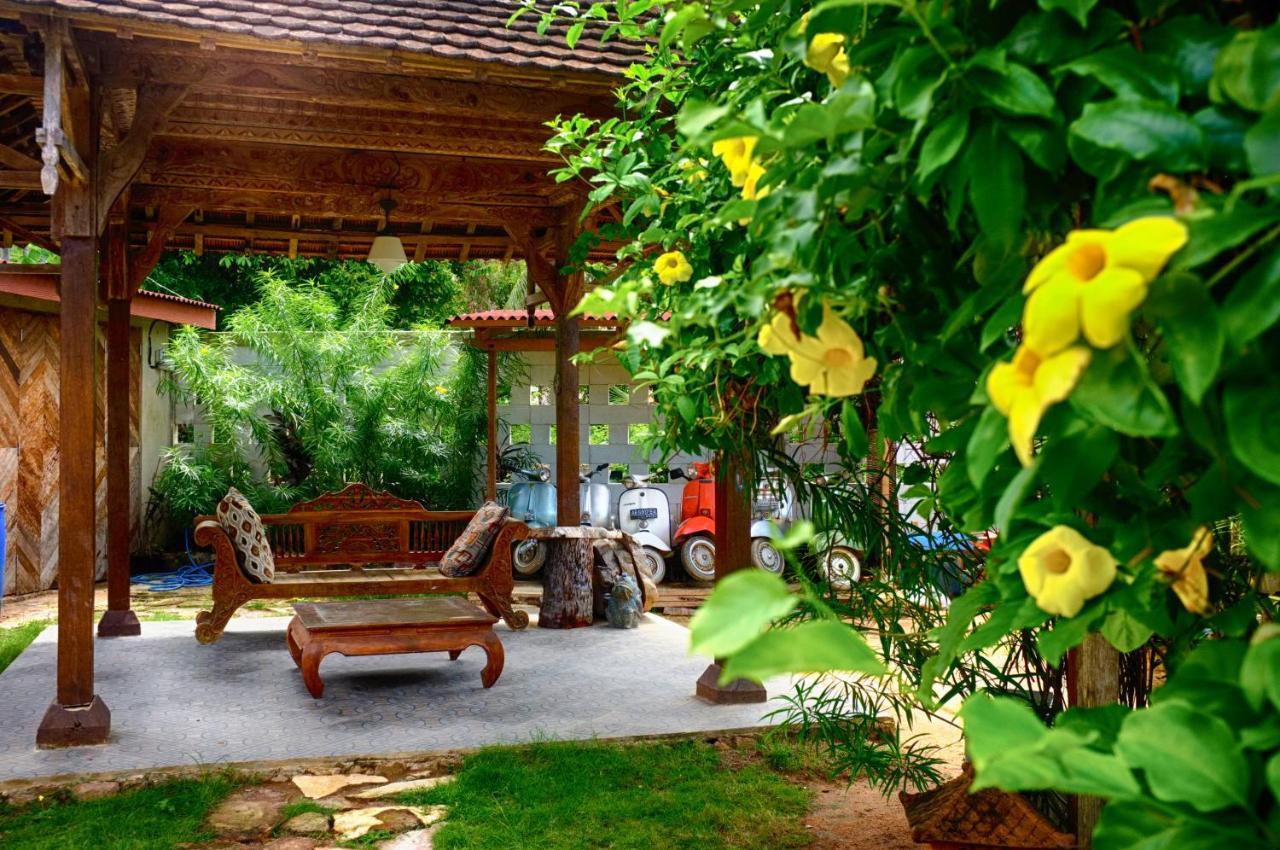 Ayu Hotel Karimunjawa Buitenkant foto