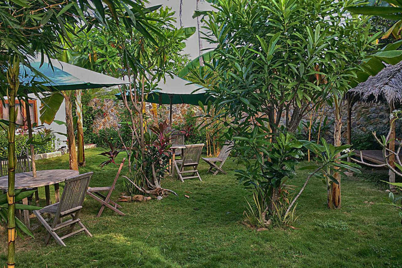 Ayu Hotel Karimunjawa Buitenkant foto