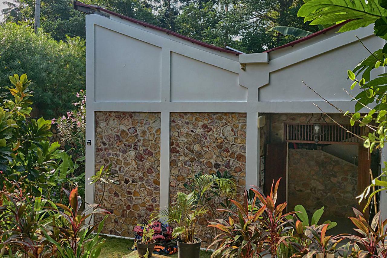 Ayu Hotel Karimunjawa Buitenkant foto