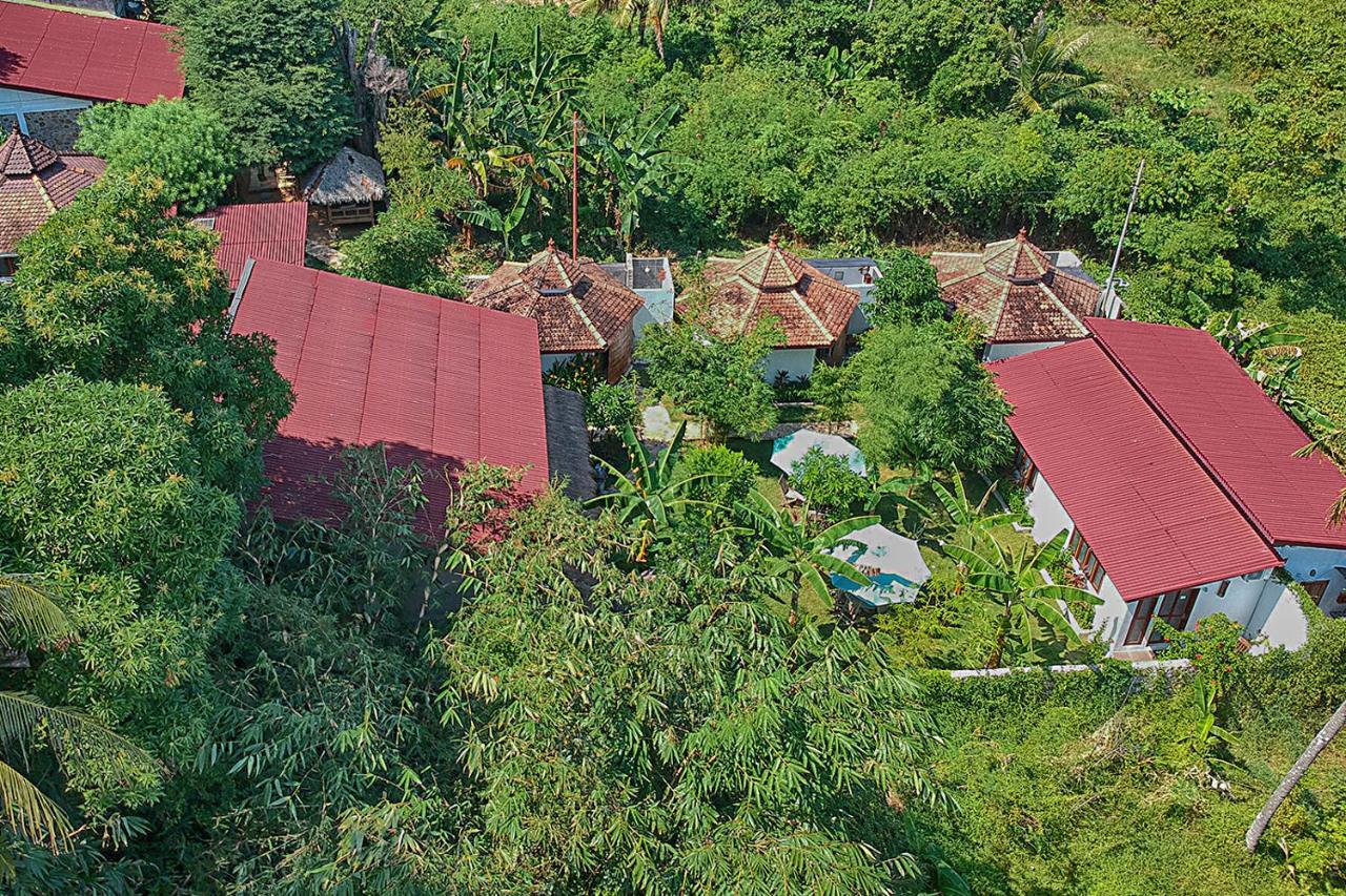 Ayu Hotel Karimunjawa Buitenkant foto
